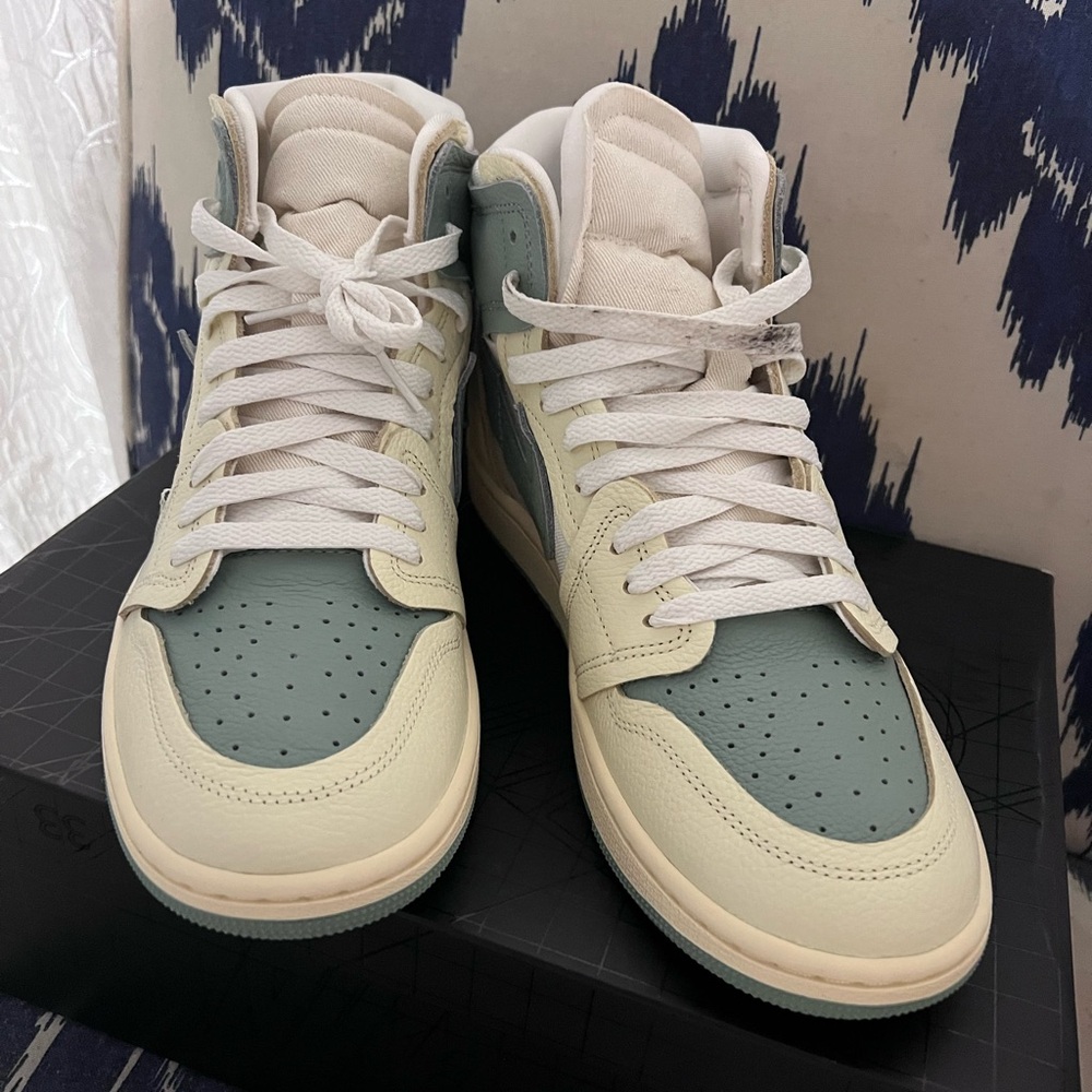 WMNS AIR JORDAN 1 MM HIGH Legend Sand/ Jade Smoke-Sail 10.5